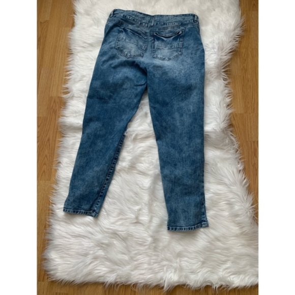 Women's Ripped Jeans - Picture 2 of 2